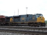 CSX 8904 off M560